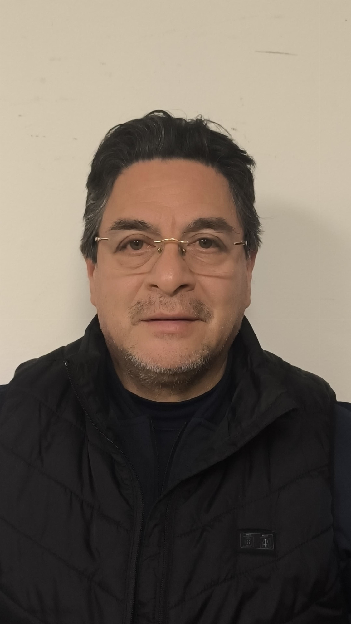 VICTOR H PESANTEZ